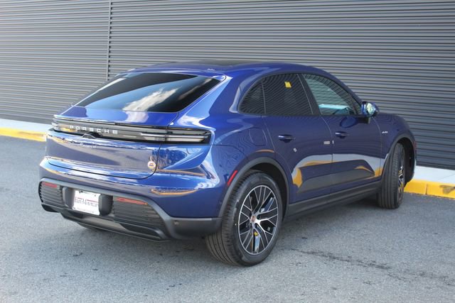 New 2026 Porsche Macan 4 Electric image 8