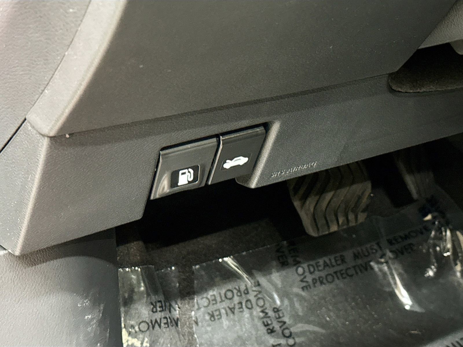 Used 2025 Nissan Versa SR w/ Trunk Package FWD image 13