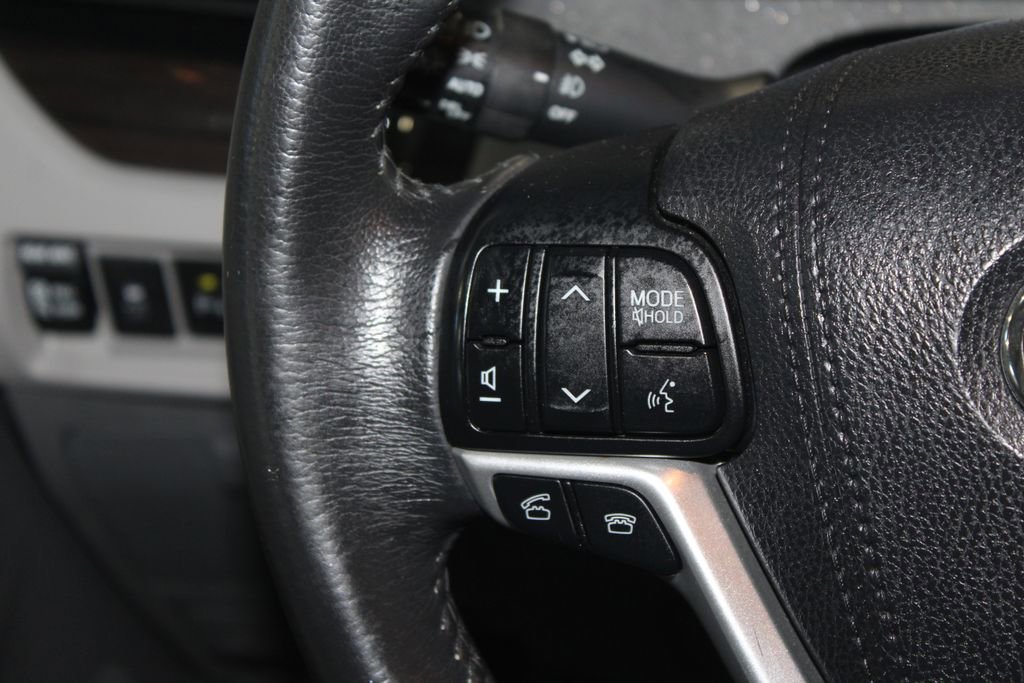 Used 2017 Toyota Sienna XLE Premium image 19