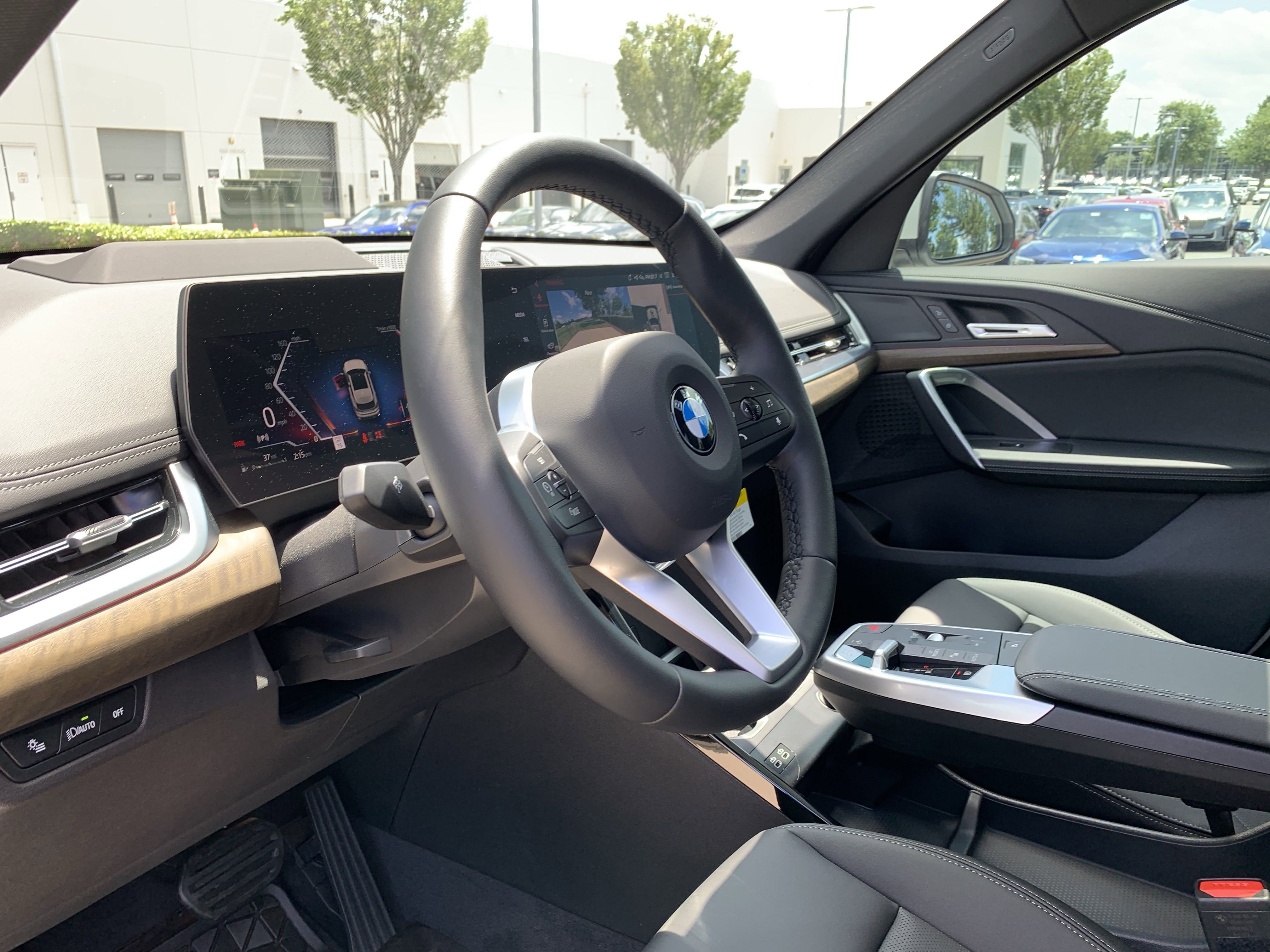 Used 2025 BMW X1 xDrive28i w/ Technology Package image 16