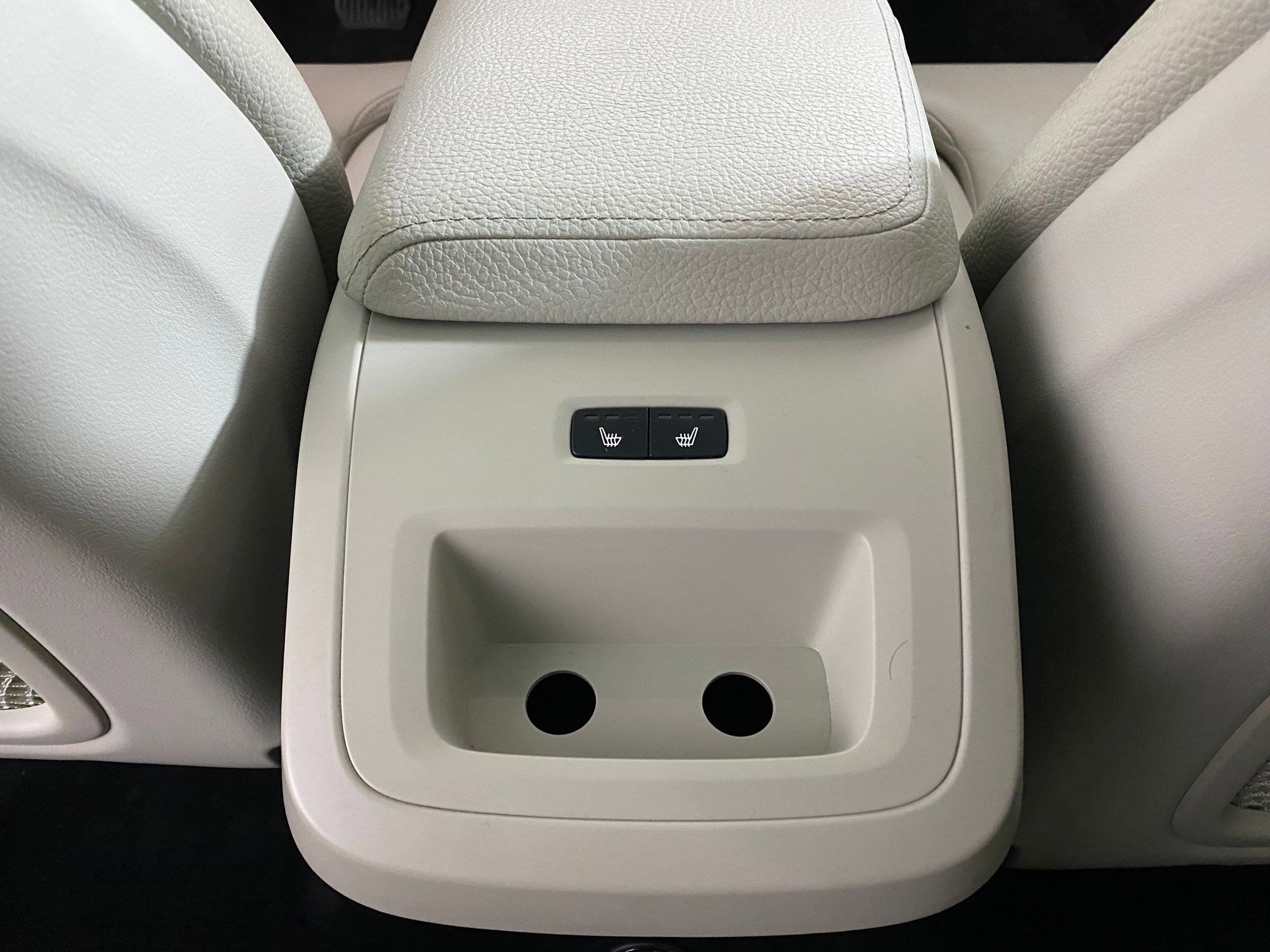 Used 2019 Volvo XC60 T8 Momentum w/ Advanced Package image 28