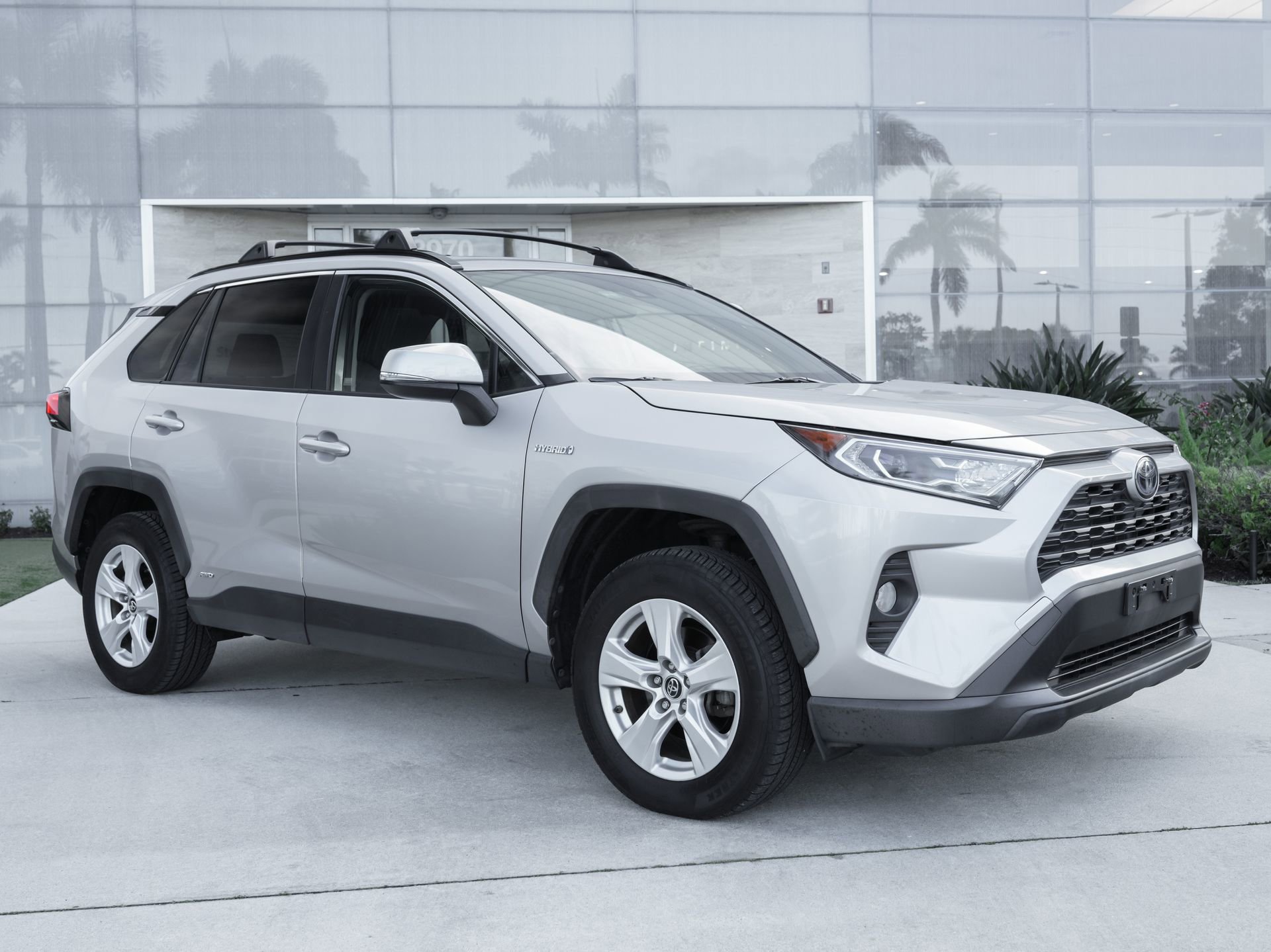 Used 2019 Toyota RAV4 XLE AWD/4WD image 3