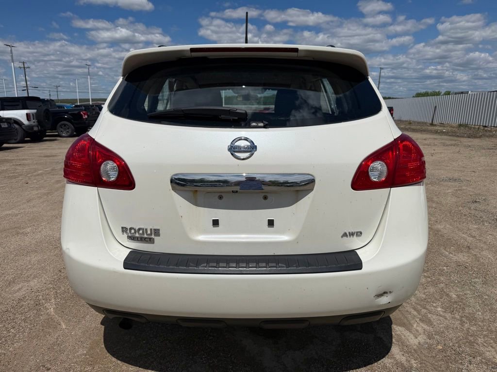 Used 2014 Nissan Rogue S w/ Convenience Package AWD/4WD image 4