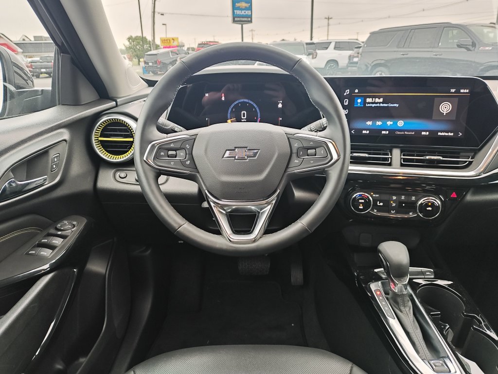 Used 2025 Chevrolet Trax ACTIV w/ Driver Confidence Package FWD image 18