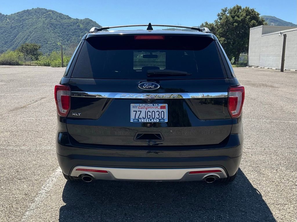 Used 2017 Ford Explorer XLT w/ Equipment Group 202A image 9