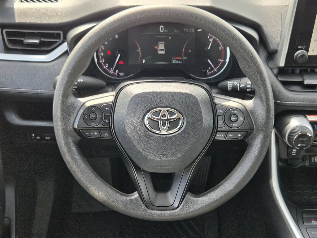 Used 2025 Toyota RAV4 XLE FWD image 15