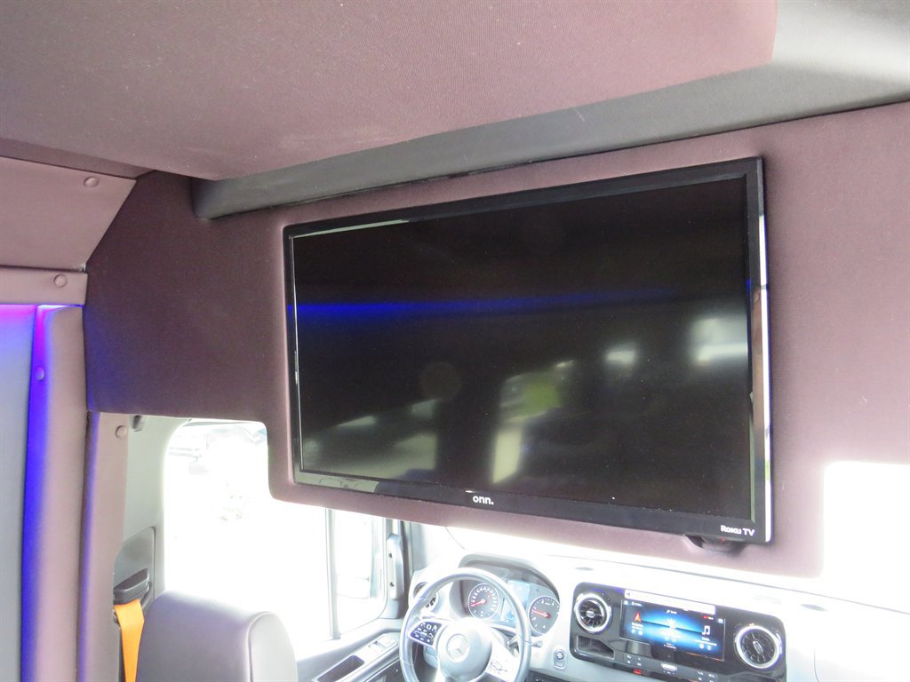 Used 2022 Mercedes-Benz Sprinter 4500 image 30