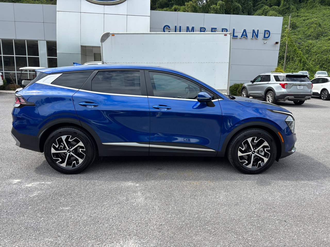 Used 2024 Kia Sportage EX image 4