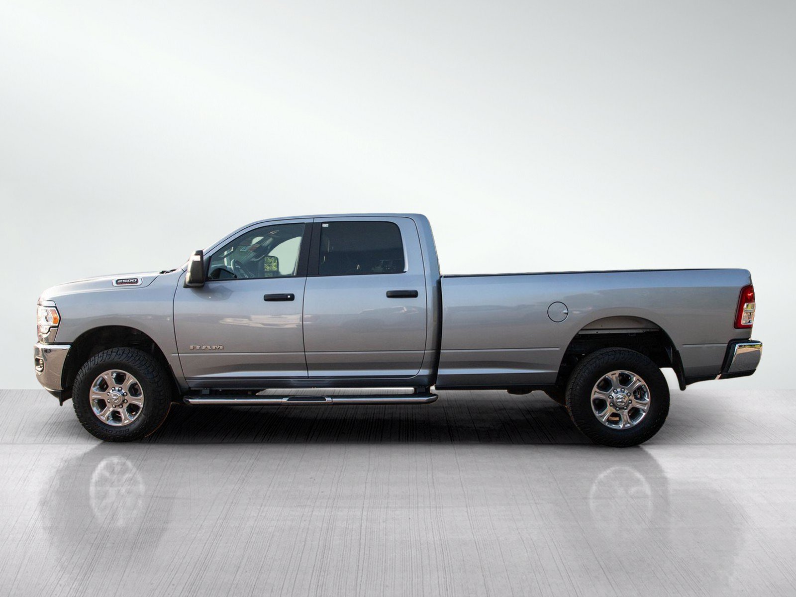 Used 2024 RAM 2500 Big Horn AWD/4WD image 2