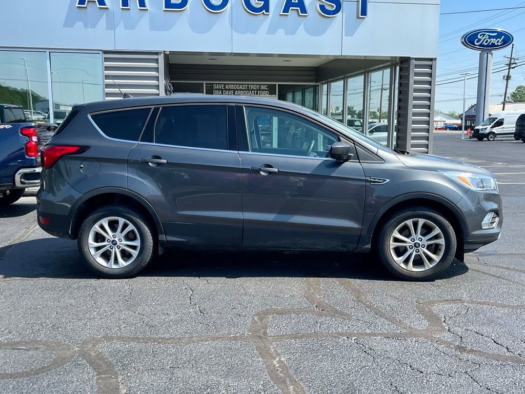 Used 2019 Ford Escape SE FWD image 3