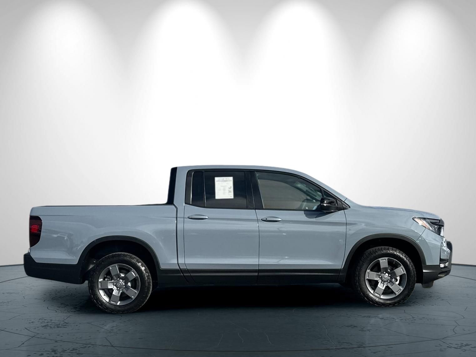 Used 2025 Honda Ridgeline TrailSport image 3