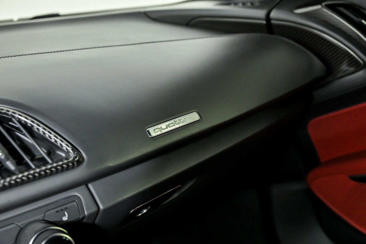 Used 2020 Audi R8 V10 w/ Carbon Exterior Package image 36