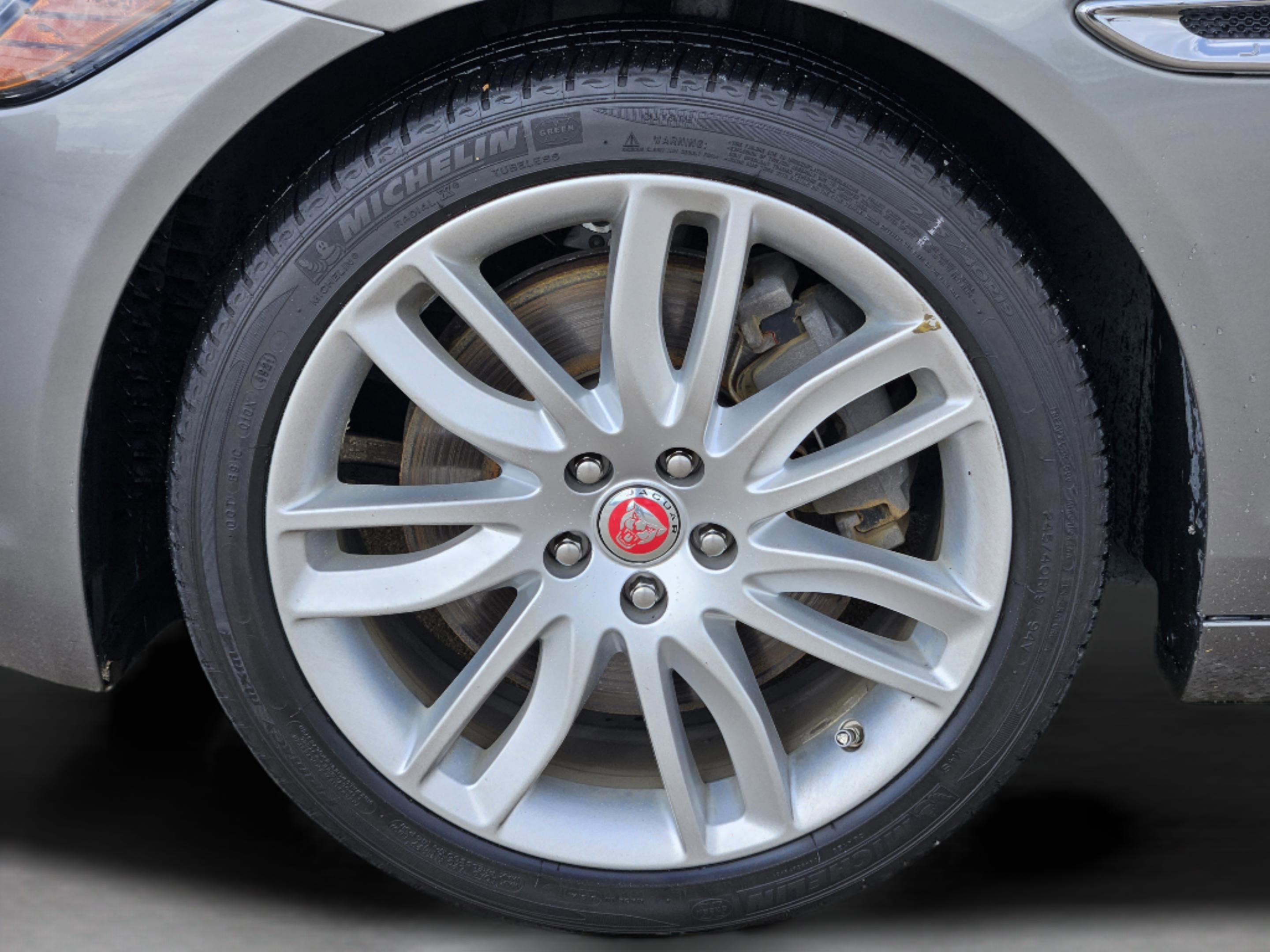 Used 2017 Jaguar XF Prestige image 13