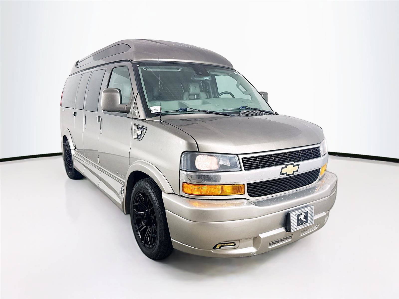 Used 2021 Chevrolet Express 2500 RWD image 18