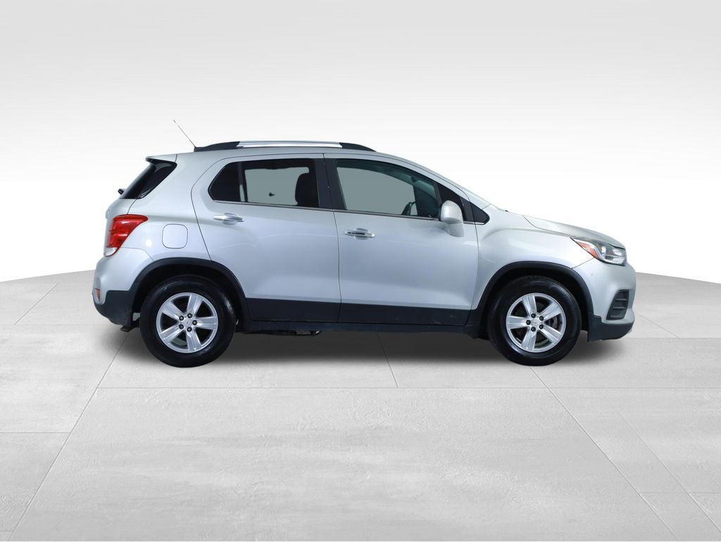 Used 2020 Chevrolet Trax LT w/ LT Convenience Package FWD image 13