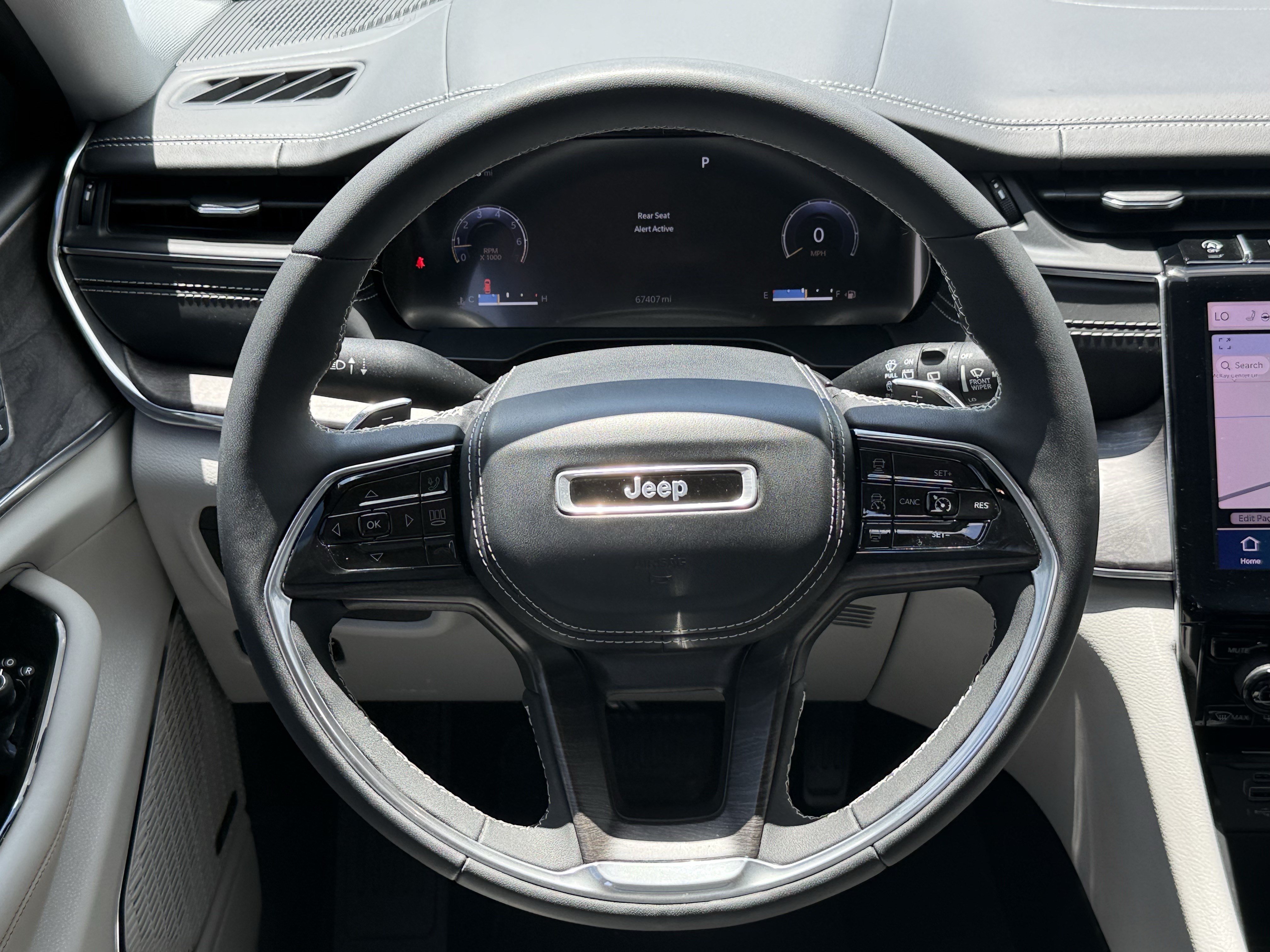 Used 2023 Jeep Grand Cherokee Overland RWD image 15