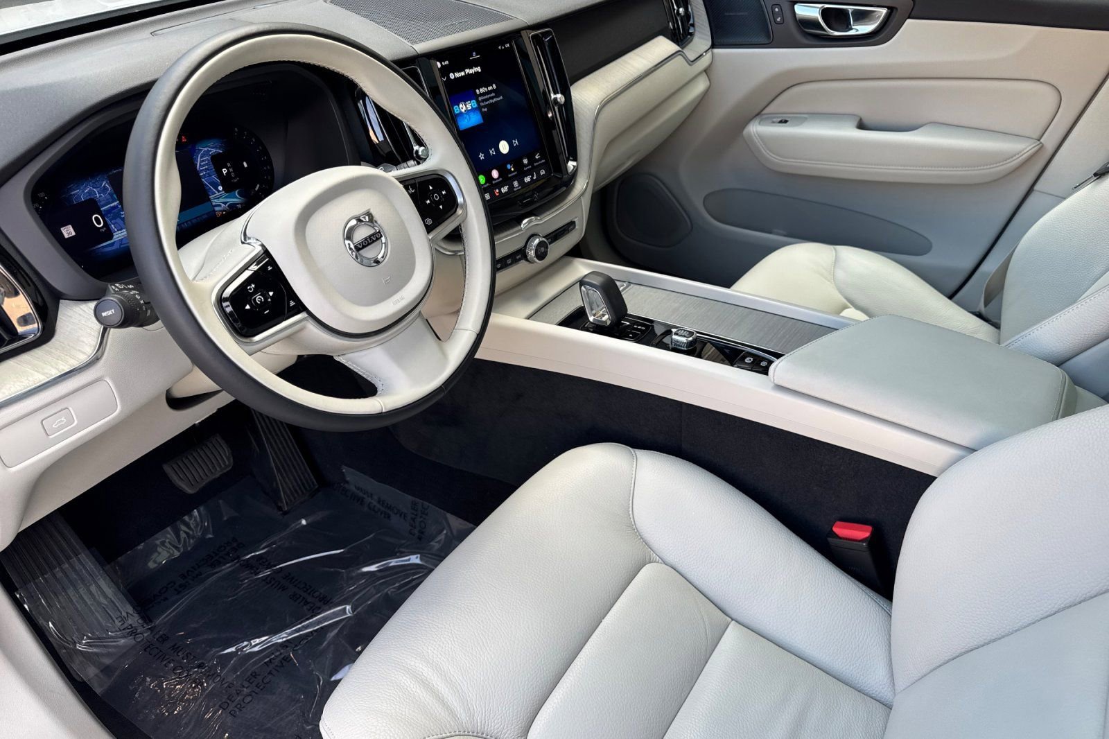 Certified 2023 Volvo XC60 B5 Plus w/ Protection Package Premier AWD/4WD image 14
