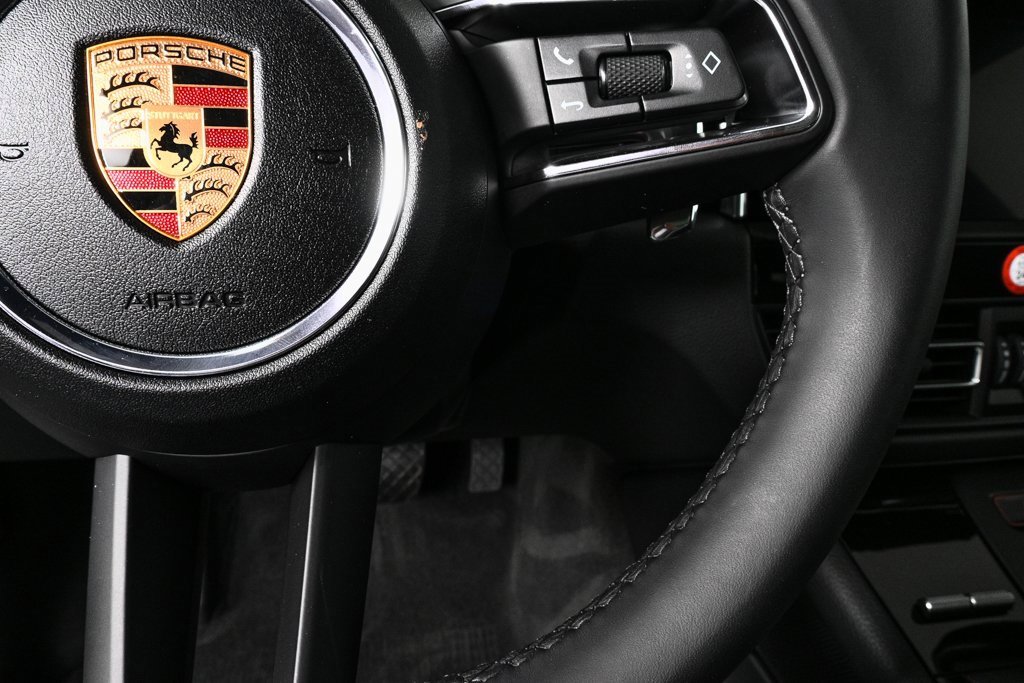 Used 2025 Porsche Macan image 11