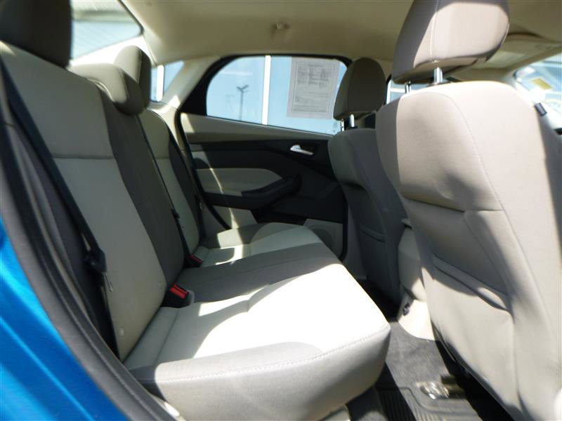 Used 2013 Ford Focus SE w/ SE Winter Pkg FWD image 7