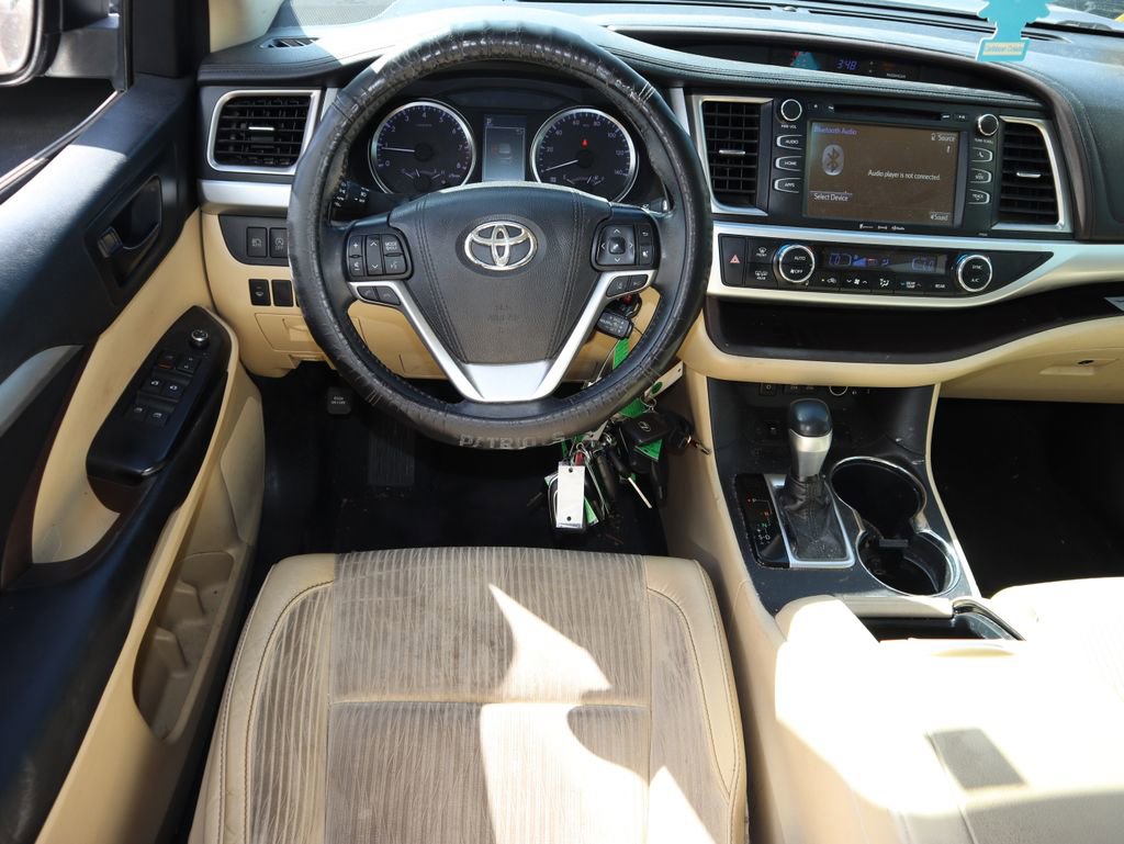 Used 2018 Toyota Highlander Plus FWD image 6