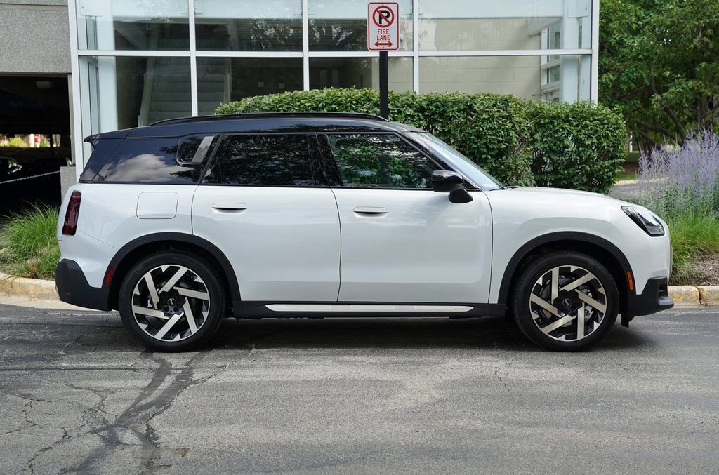 New 2025 MINI Cooper Countryman SE image 3