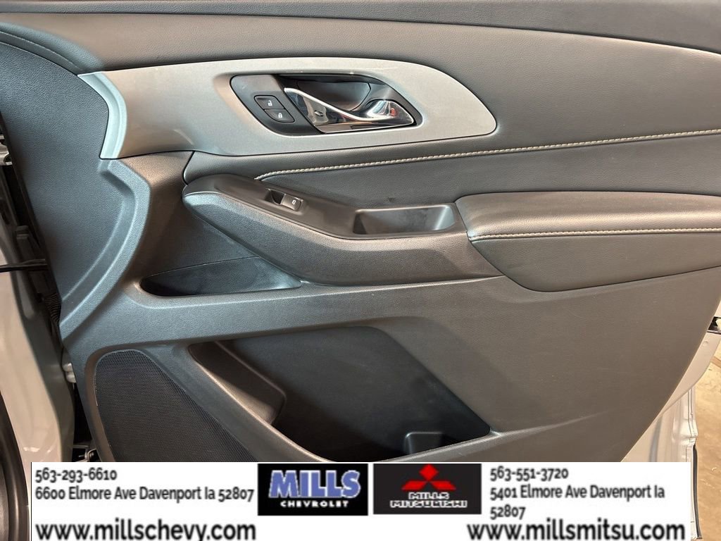 Used 2021 Chevrolet Traverse LT image 17