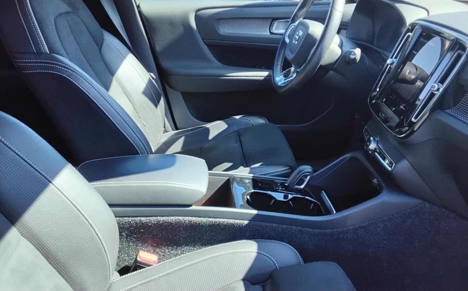 Used 2021 Volvo XC40 P8 Recharge w/ Advanced Package image 27