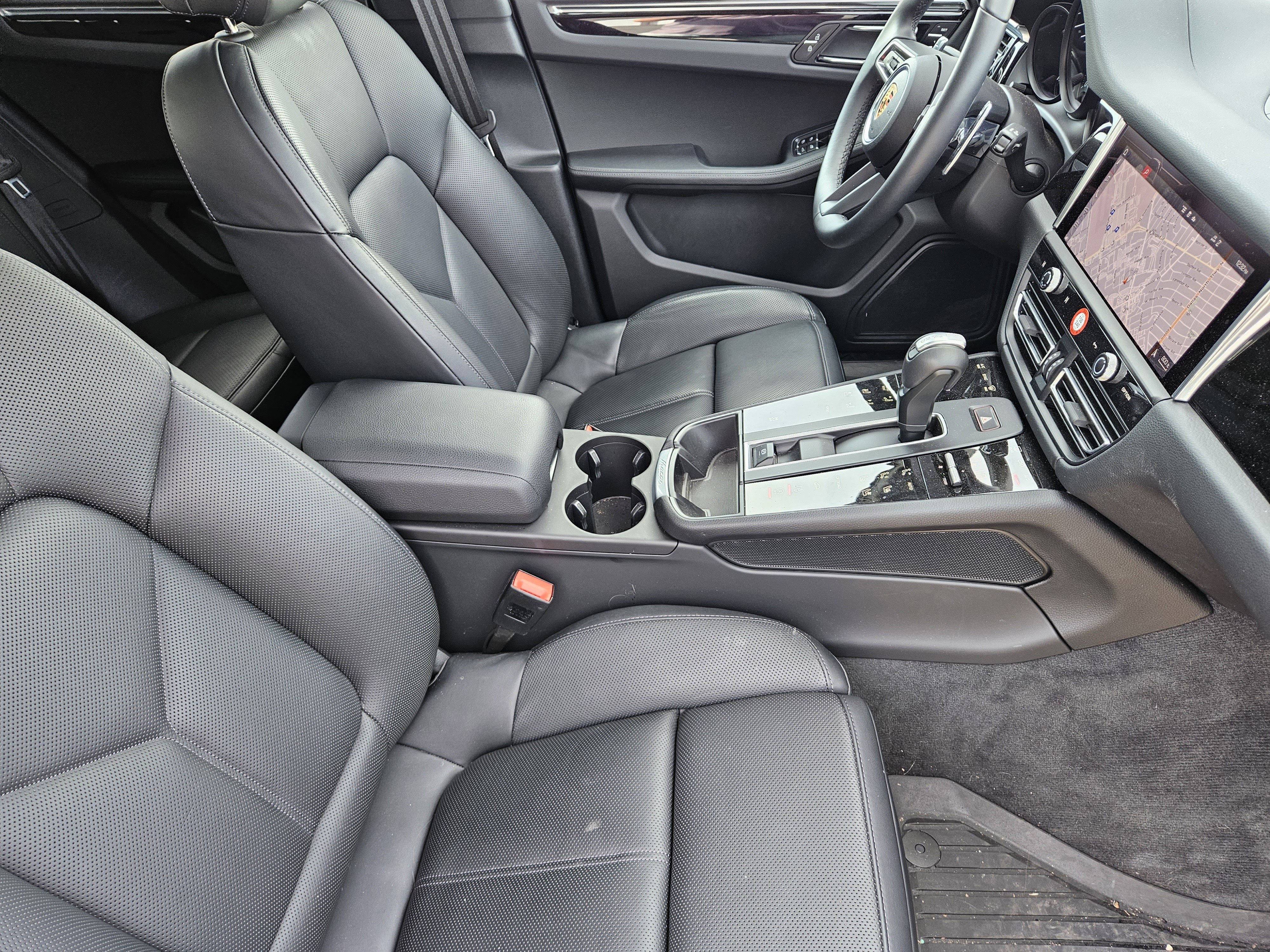 Certified 2025 Porsche Macan image 15