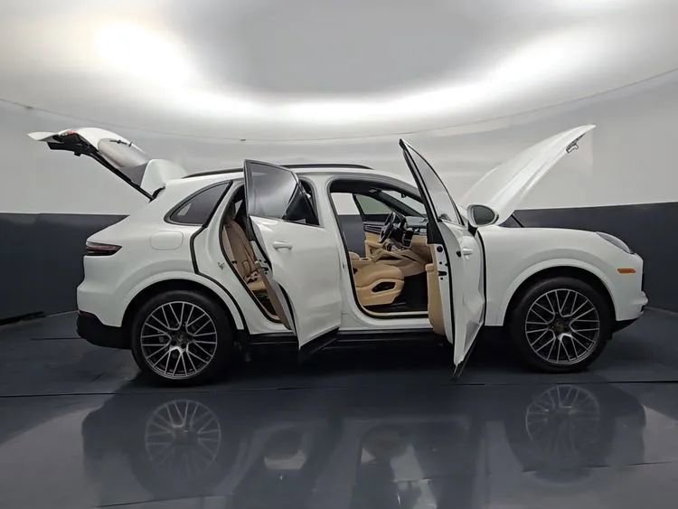 Used 2022 Porsche Cayenne AWD/4WD image 22