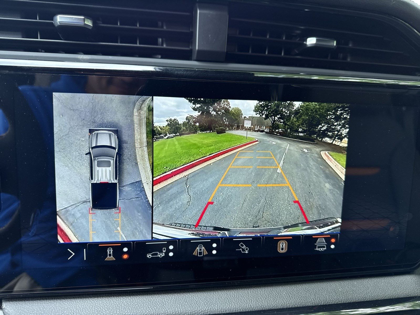 New 2026 GMC Sierra 1500 AT4 w/ AT4 Premium Package AWD/4WD image 16