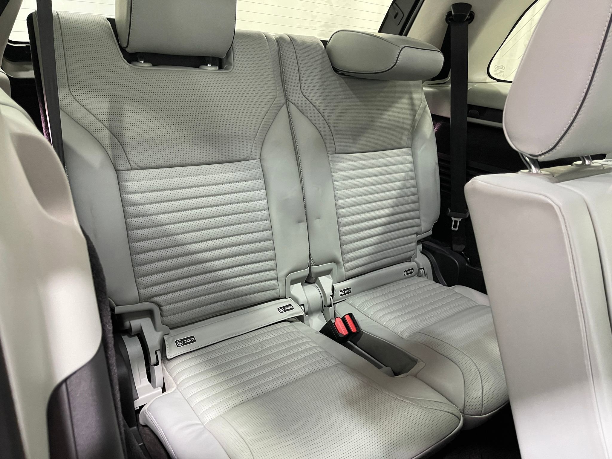 Used 2018 Land Rover Discovery HSE Luxury AWD/4WD image 32