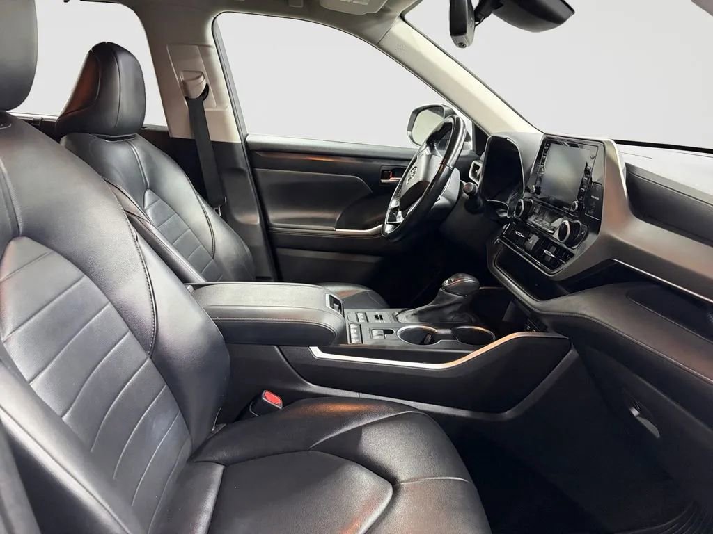 Used 2021 Toyota Highlander XLE AWD/4WD image 15