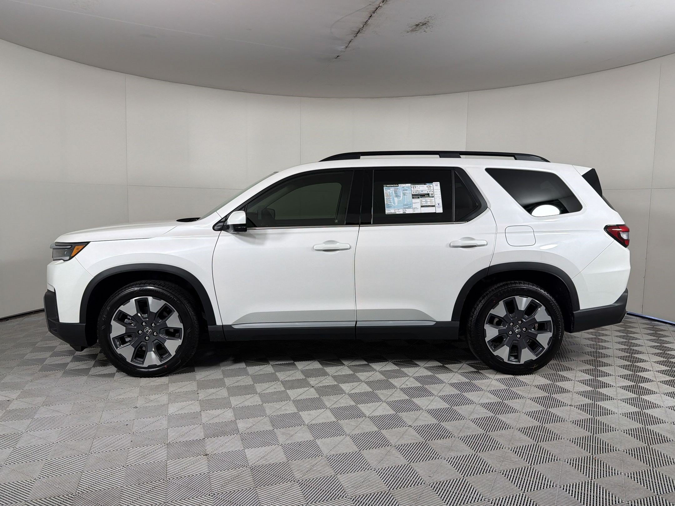 New 2026 Honda Pilot Touring image 2