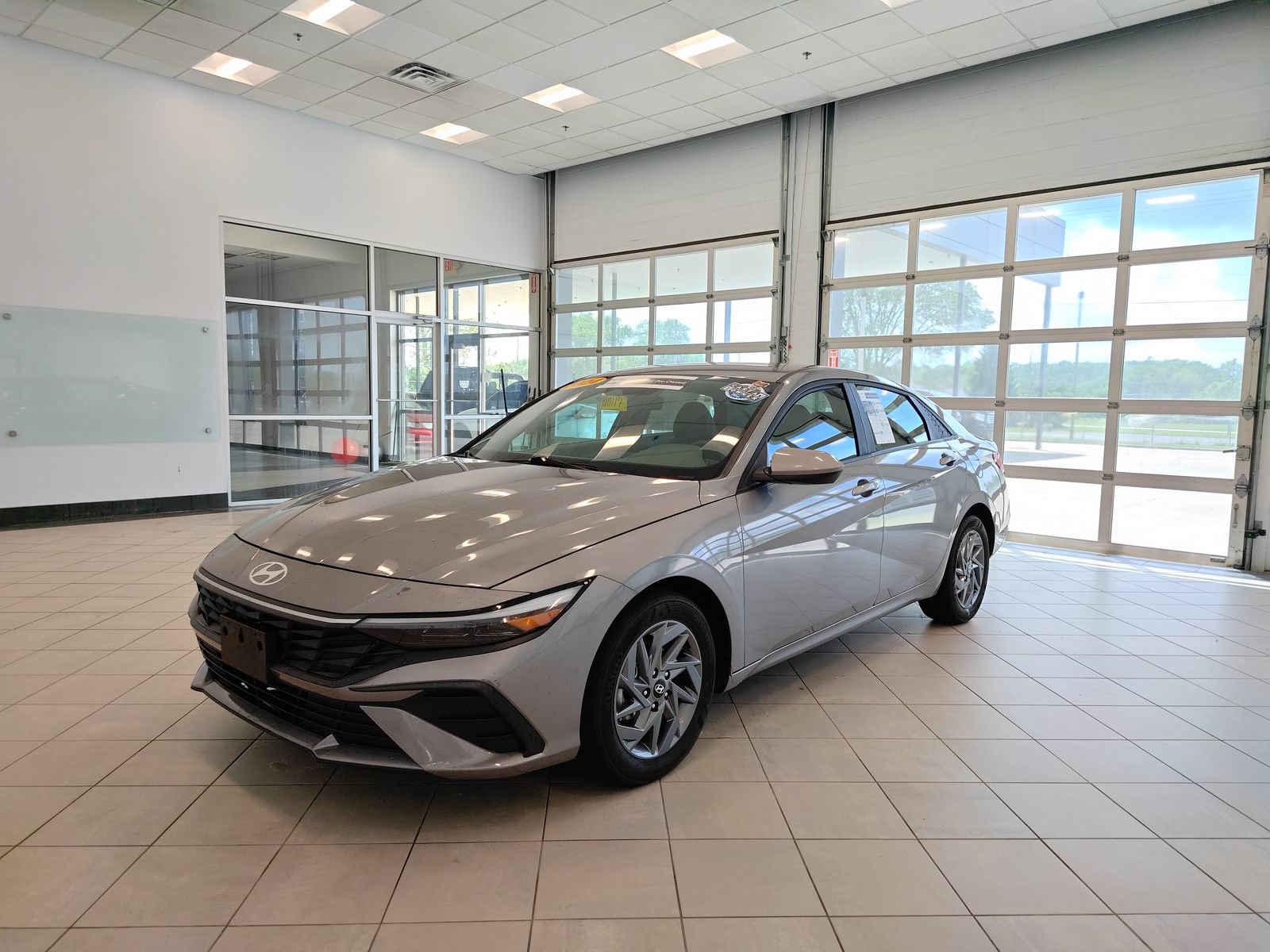Used 2024 Hyundai Elantra SEL FWD image 7