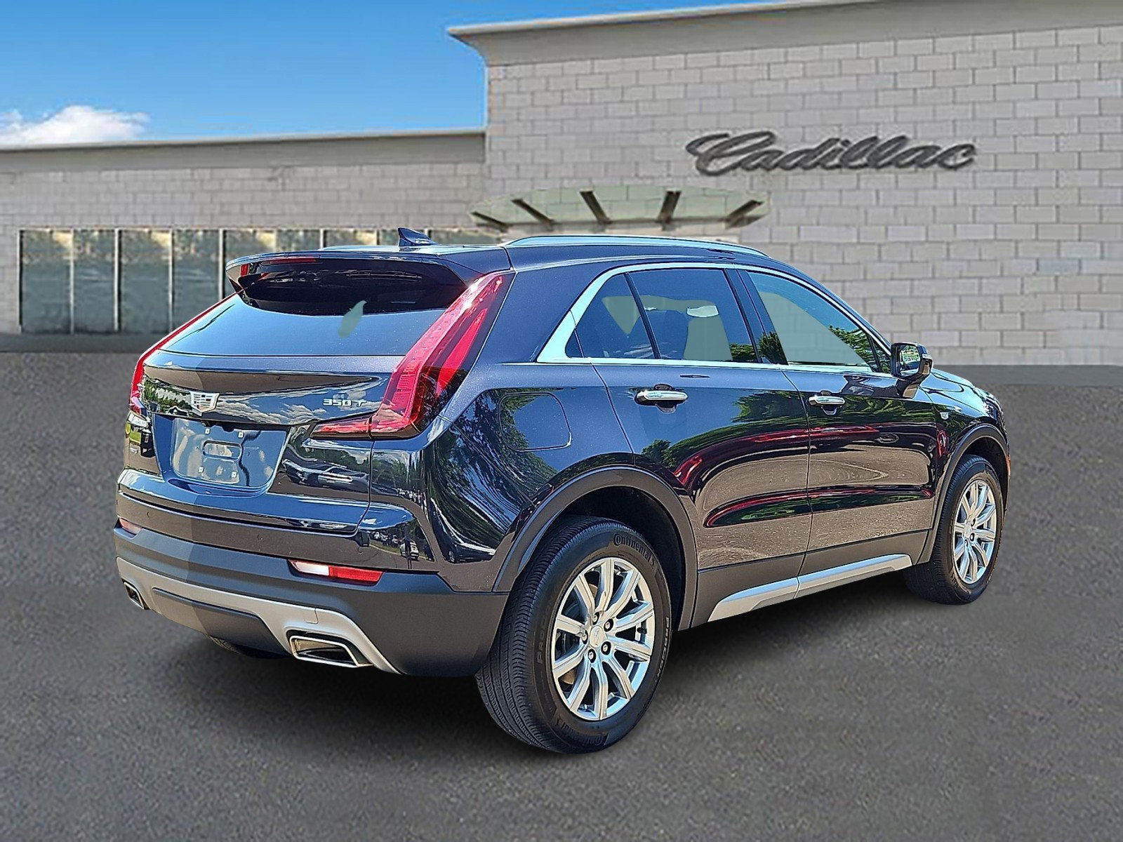 Certified 2023 Cadillac XT4 Premium Luxury AWD/4WD image 4