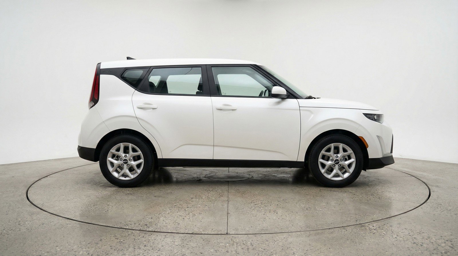 Used 2025 Kia Soul LX w/ LX Technology Package FWD image 9