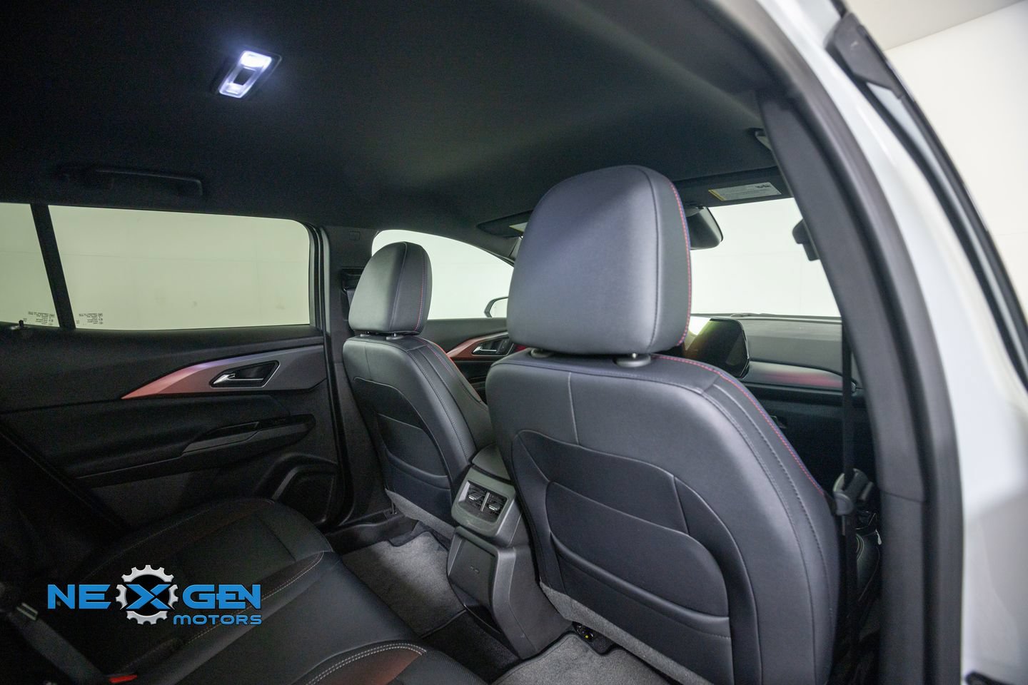 Used 2024 Chevrolet Equinox EV RS FWD image 35