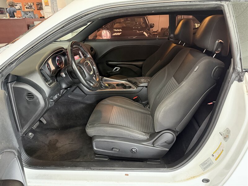Used 2016 Dodge Challenger SXT RWD image 9