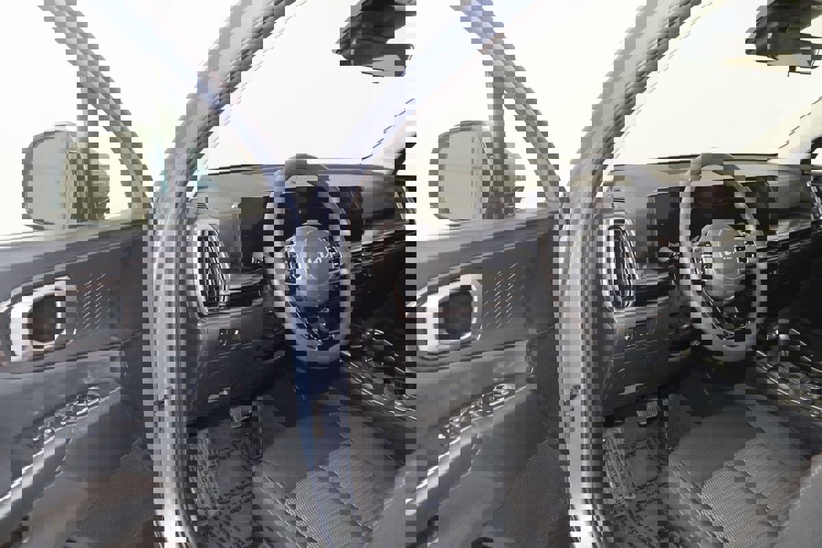 Used 2025 Kia Sorento LX image 45