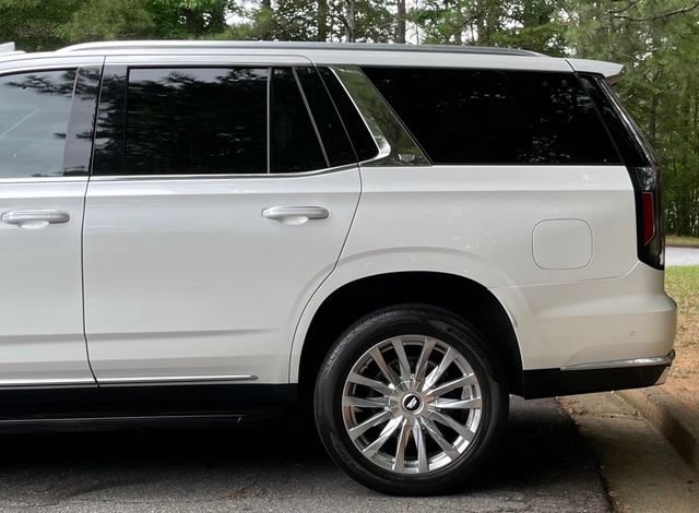Used 2022 Cadillac Escalade Premium Luxury AWD/4WD image 5