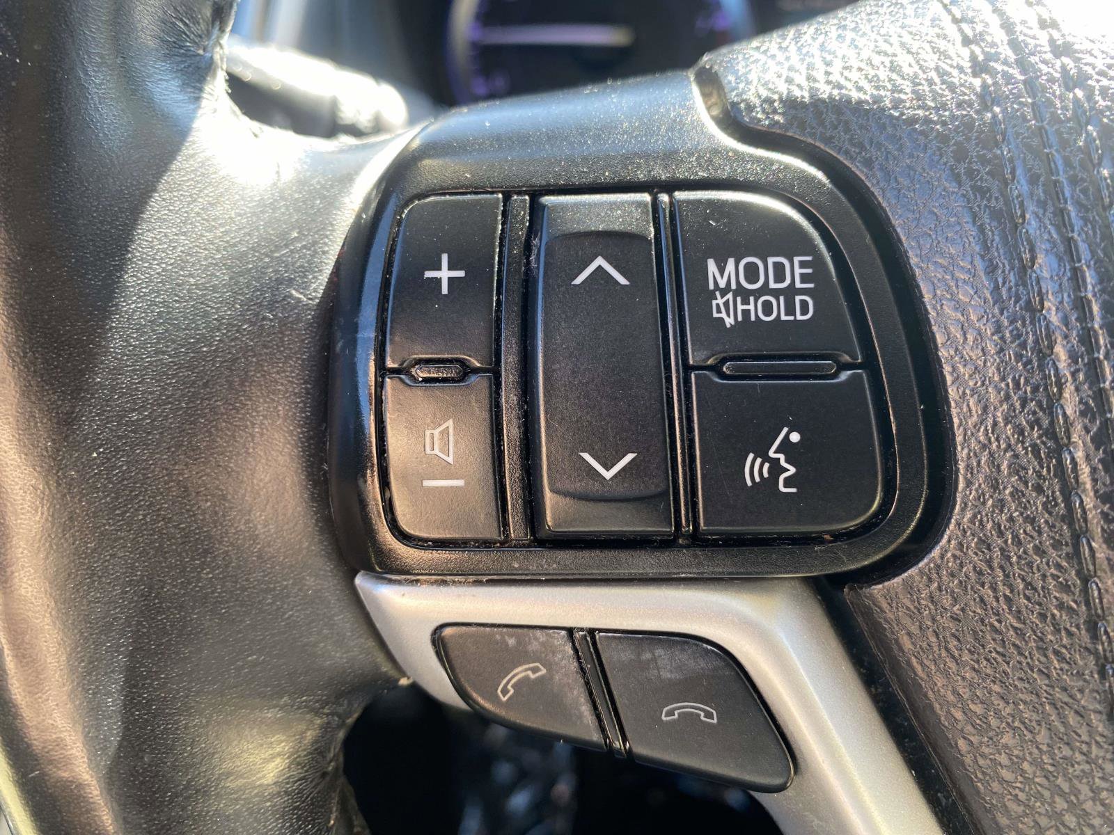 Used 2019 Toyota Highlander XLE FWD image 21