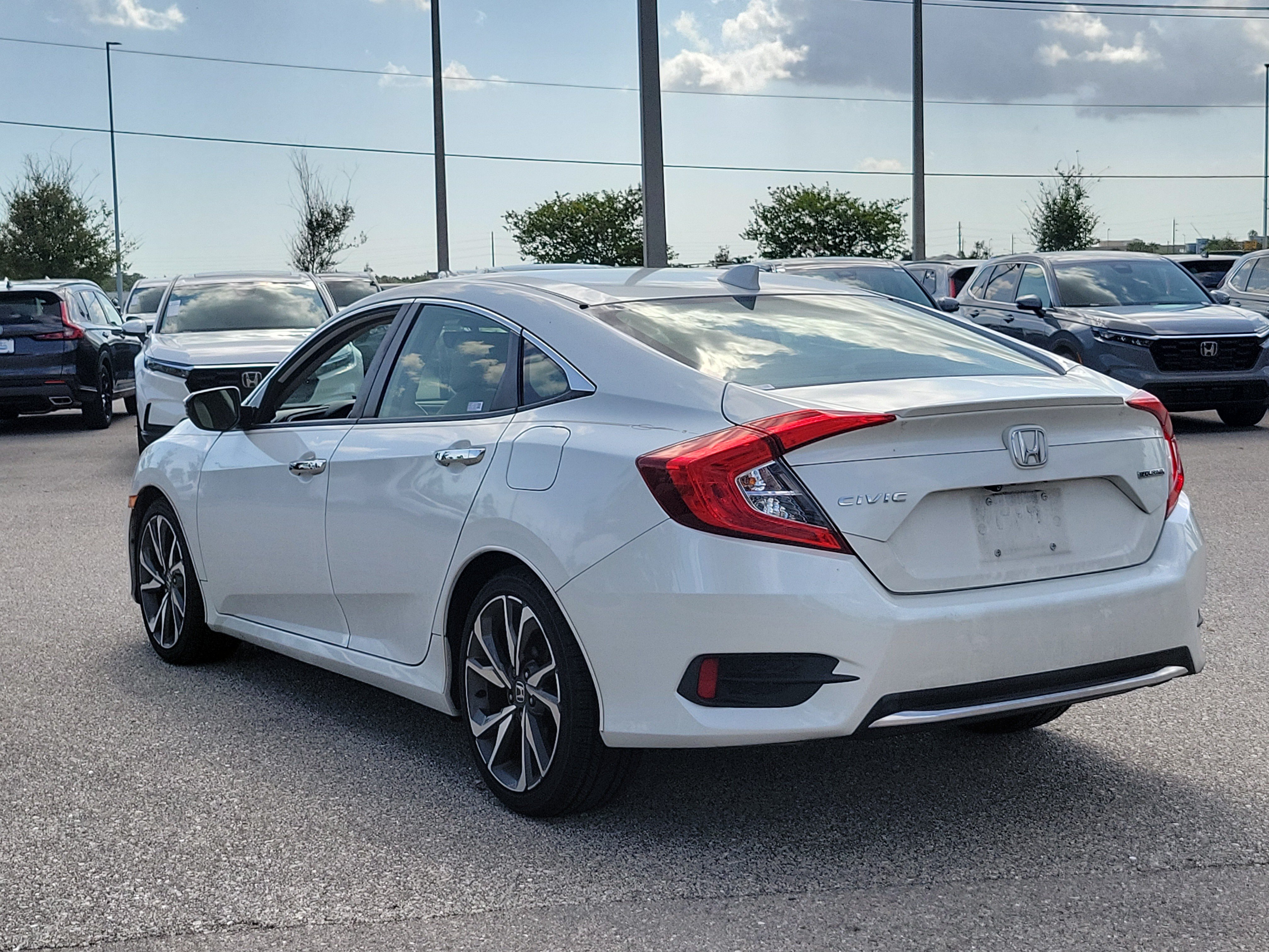 Used 2019 Honda Civic Touring image 4