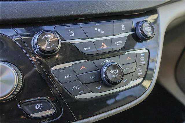 Used 2018 Chrysler Pacifica Touring Plus w/ Tire & Wheel Group image 19