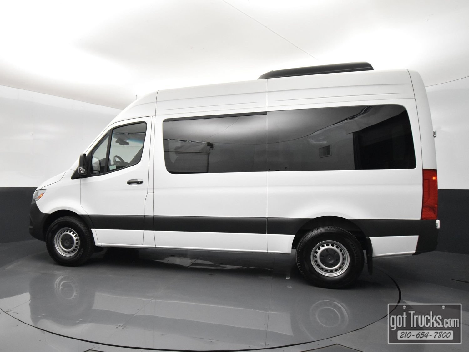Used 2024 Mercedes-Benz Sprinter 2500 image 3