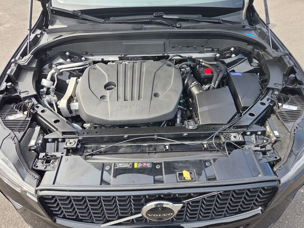 Used 2025 Volvo XC60 B5 Plus image 27
