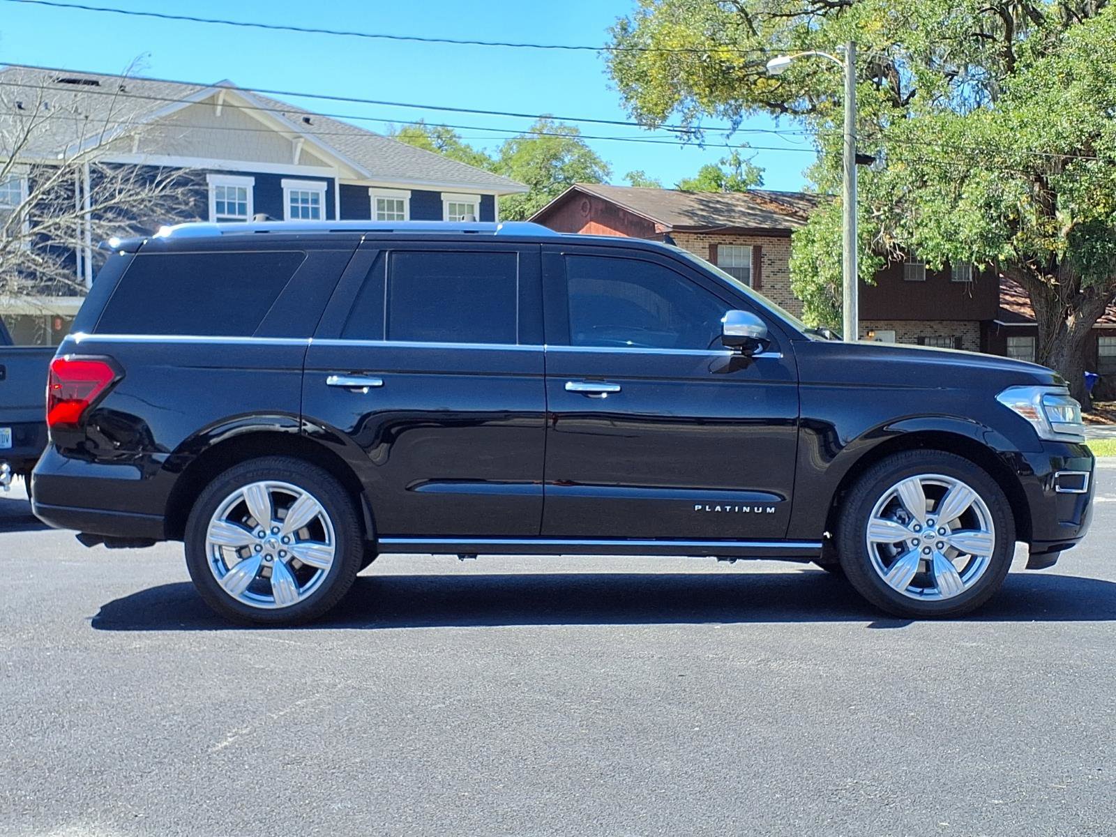 Used 2023 Ford Expedition Platinum RWD image 32