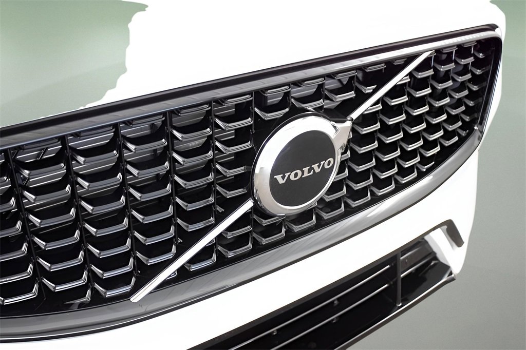 Certified 2025 Volvo XC60 B5 Core w/ Protection Package Premier image 6