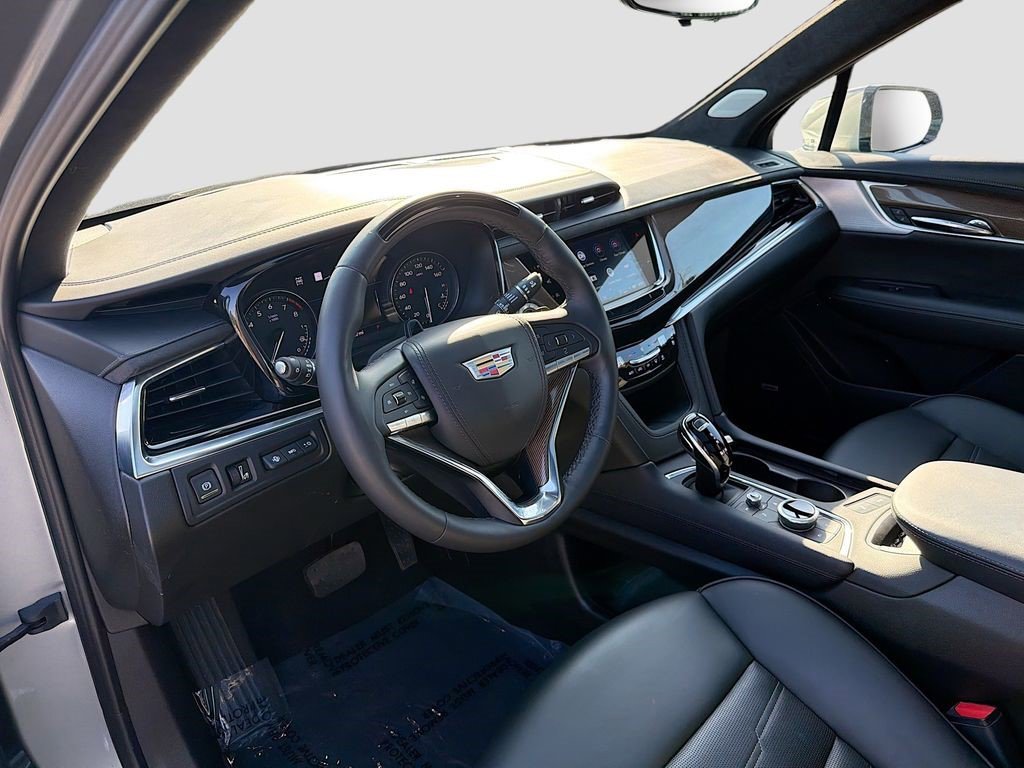 Certified 2025 Cadillac XT6 Premium Luxury w/ Platinum Package image 11