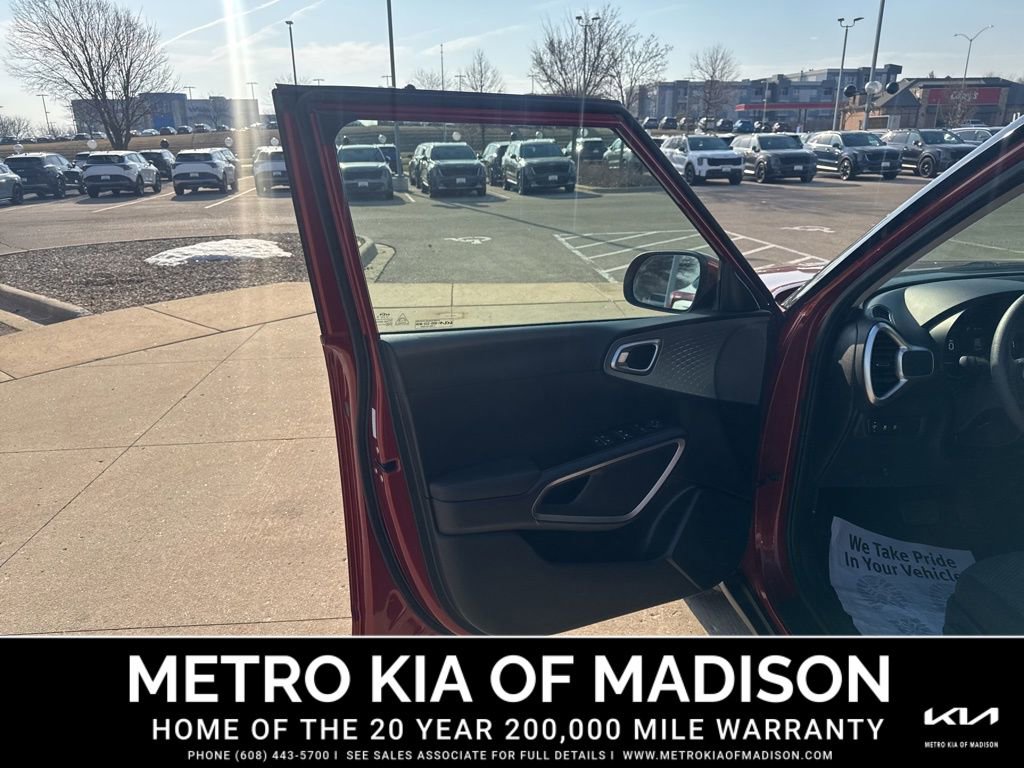 Used 2023 Kia Soul LX image 11
