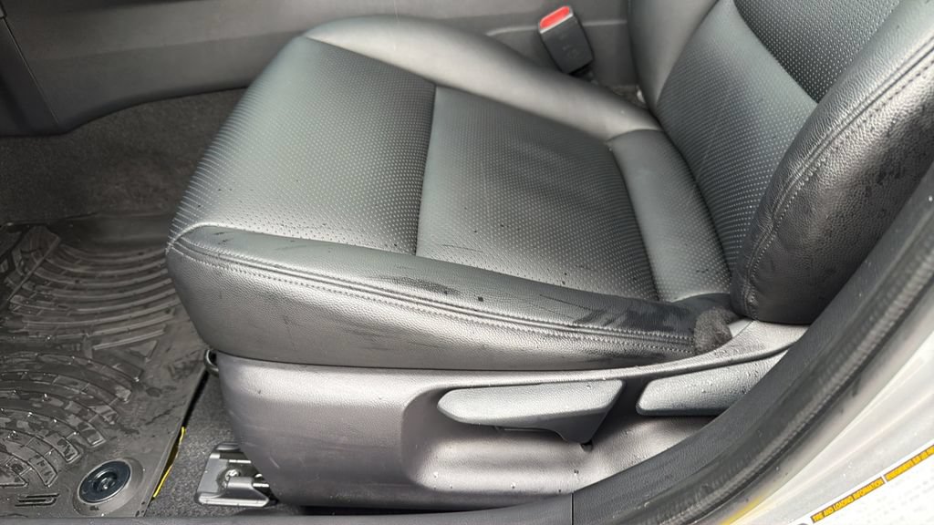 Used 2025 Toyota Prius LE FWD image 17